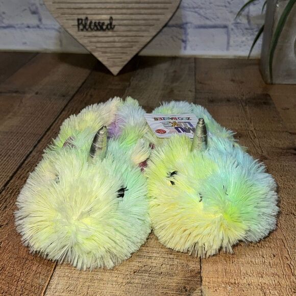 Girls' MUK LUKS Unicorn Slipper

New - Picture 3 of 7